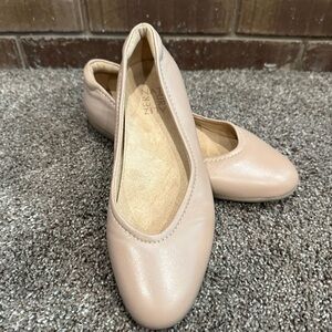 Naturalizer Vivienne Leather Ballet Flats Tan Nude Size 7.5 Excellent Condition